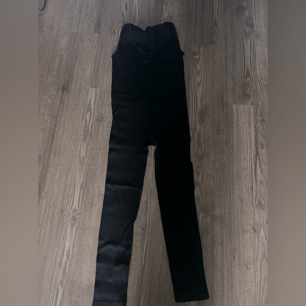 Forever 21 Black jumpsuit 

Size fits s/m